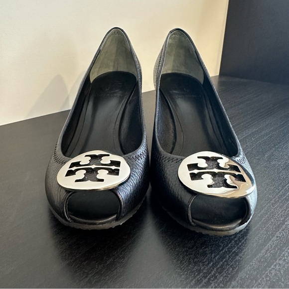 *LIKE NEW* Tory Burch Black and Silver Sally 2 Open Toed Wedge, Size US 7 W - Picture 1 of 7